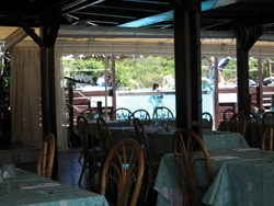 Oyster Pond: la piscina del Captain Oliver's Restaurant