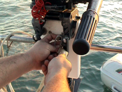 Simpson Bay Lagoon: lucchetto al fuoribordo