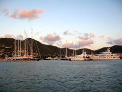 Simpson Bay Lagoon: uno dei tanti marina lussuosi.