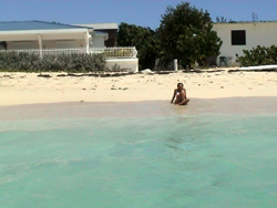 Simpson Bay: Ale se la gode in spiaggia.