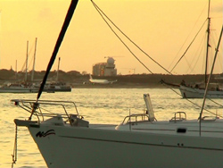 Simpson Bay: tramonto dorato e Airbus AirFrance pronto al decollo dall'aeroporto Princess Juliana.