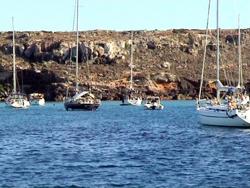 Barche in rada durante la sfuriata