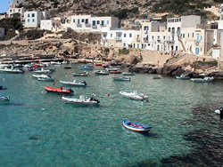 Il porticciolo di Cala Dogana