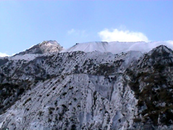 Ripetiamo il commento del 2001: Eolie o Monte Bianco ?
