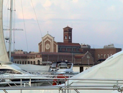 La Chiesa di Nettuno vista dal Marina