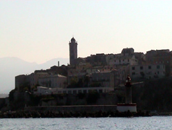 Bastia Porto Vecchio: la lanterna rossa.