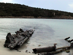 Caprera: spiaggia del relitto