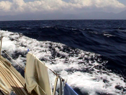 Verso Capo Corso con mare formato da poppa
